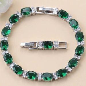 NWOT Ladies Trendy Bracelet Oval Green Cubic Zirconia